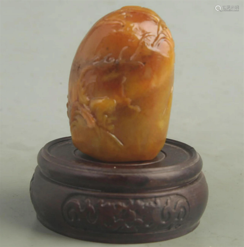 A FINELY CARVED TIAN HUANG STONE SEAL