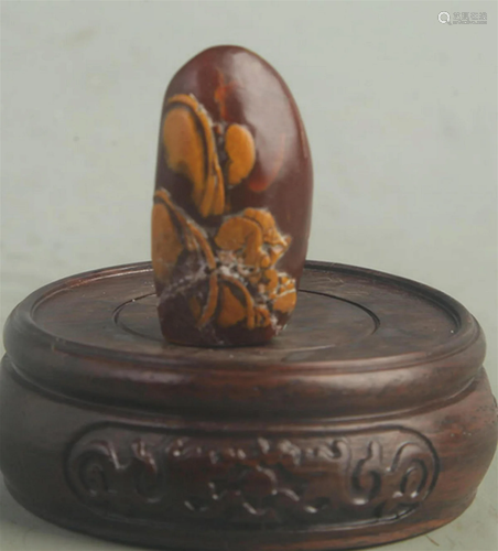 A FINELY CARVED TIAN HUANG STONE SEAL