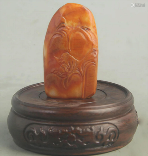 A FINELY CARVED TIAN HUANG STONE SEAL