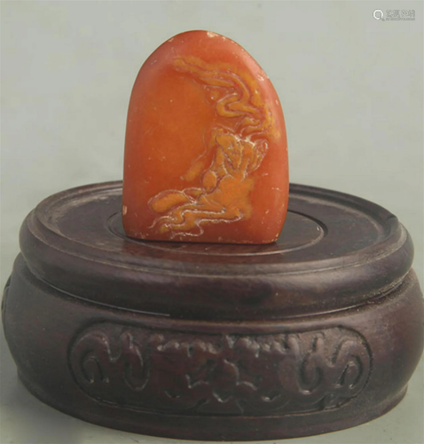 A FINELY CARVED TIAN HUANG STONE SEAL