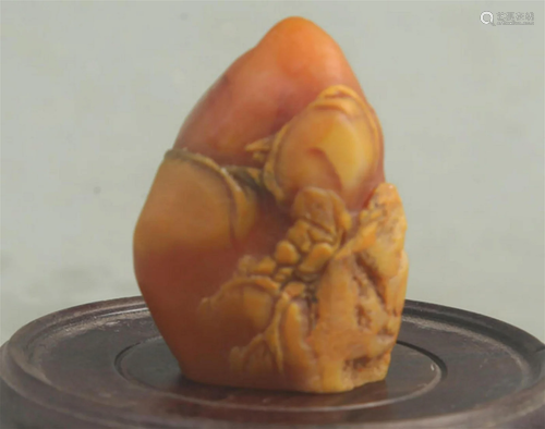 A FINELY CARVED TIAN HUANG STONE SEAL