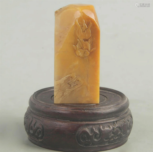 A FINELY CARVED TIAN HUANG STONE SEAL