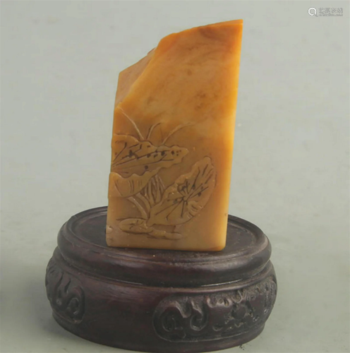 A FINELY CARVED TIAN HUANG STONE SEAL