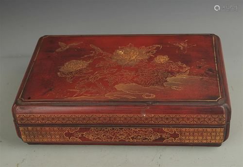 A GILT LACQUER FLOWER PATTERN WOODEN BOX