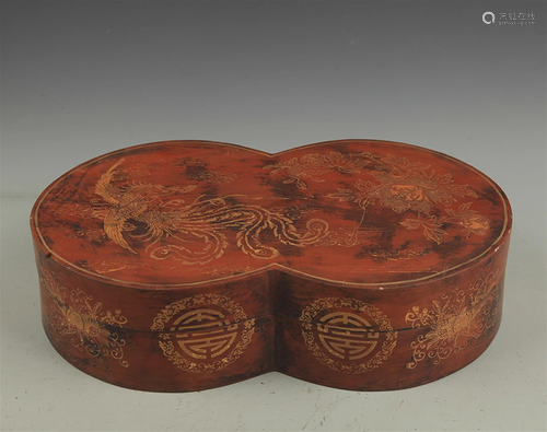 A GILT LACQUER PHOENIX AND PEONY PATTERN WOODEN BOX