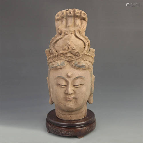 A FINELY CARVED WOOD MADE GUAN YIN HEAD STATUE