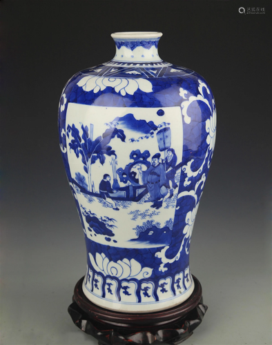 A BLUE AND WHITE STORY PAINTED MEI BOTTLE