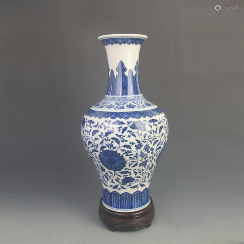 BLUE AND WHITE FLOWER PATTERN PORCELAIN VASE