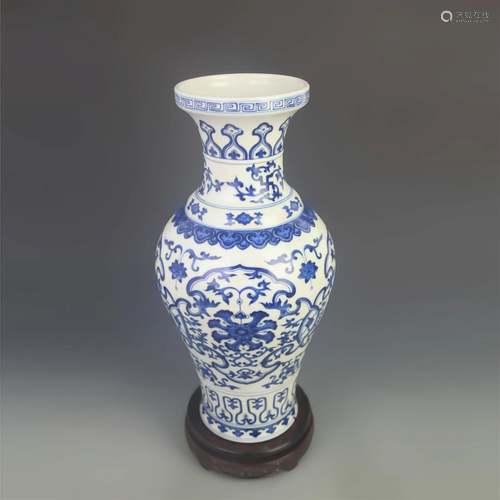 BLUE AND WHITE FLOWER PATTERN PORCELAIN VASE