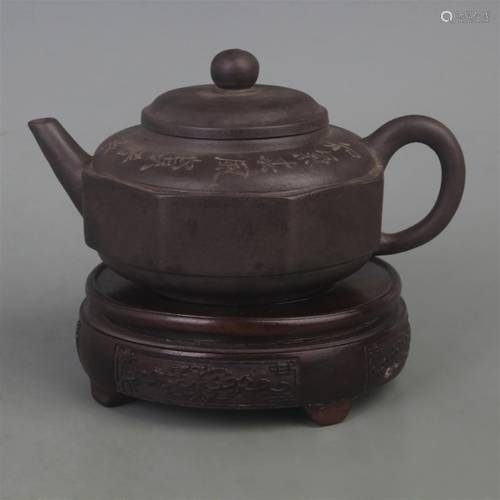 A FINELY MADE ZI SHA TEAPOT