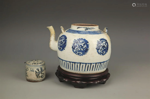 SET OF BLUE AND WHITE PORCELAIN TEAPOT