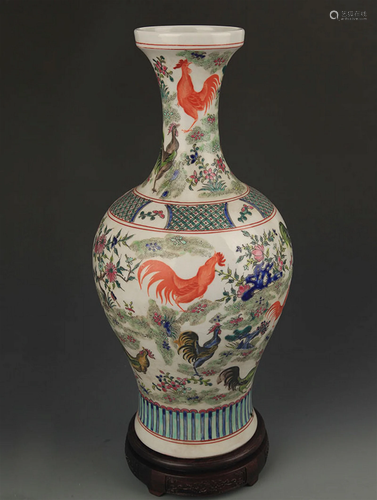 FAMILLE ROSE CHICKEN PATTERN PORCELAIN VASE