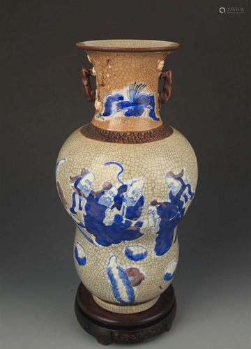 A GE TYPE GLAZED BLUE AND WHITE VASE