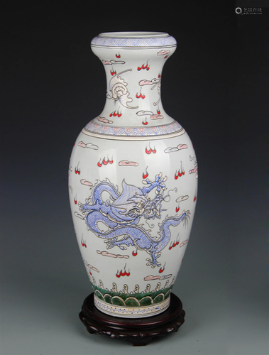 FAMILLE ROSE DRAGON PATTERN PORCELAIN VASE