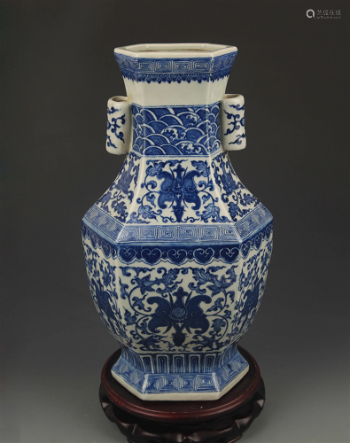 BLUE AND WHITE FLOWER PATTERN SIX SIDED DOUBLE EAR VASE