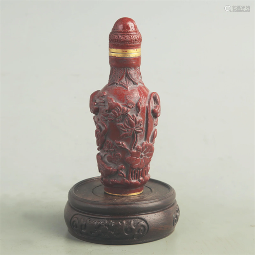 A FINE CARVED LACQUER LOTUS CARVING SNUFF BOTTLE