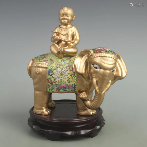 FAMILLE ROSE ELEPHANT WITH BOY PATTERN STATUE DECORATION