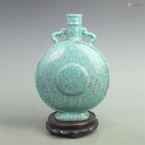 A FINE LU JUN KILN MOON STYLE PORCELAIN BOTTLE