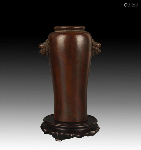 A FINE BRONZE LION EAR VASE