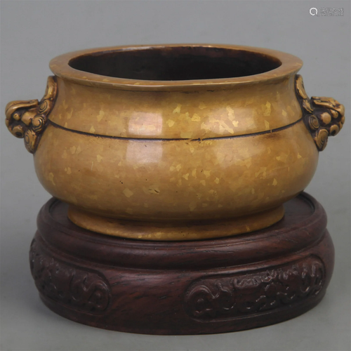 A FINE XUAN DE STYLE LION EAR SPRINKLE GOLD BRONZE CENSER