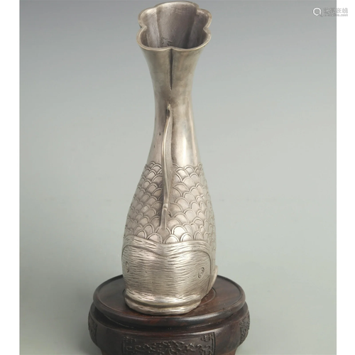 A FINE WHITE BRONZE FISH FIGURE FLOWER BOTTLE