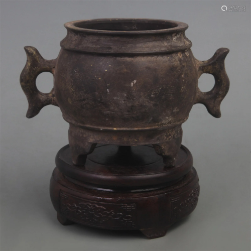 A FINE XUAN DE STYLE GILT BRONZE THREE FOOT BRONZE CENSER