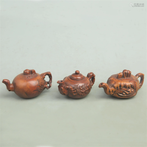 GROUP OF BOXWOOD FLOWER PATTERN TEAPOT DECORATION