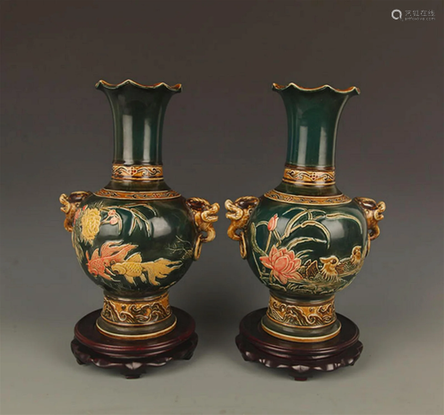 PAIR OF GREEN COLOR FAMILLE-ROSE PORCELAIN BOTTLE