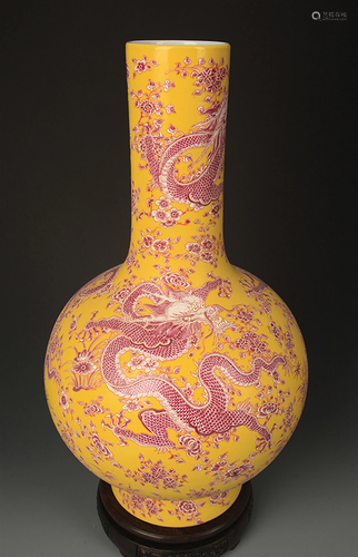 YELLOW GROUND FAMILLE ROSE DRAGON PATTERN BOTTLE