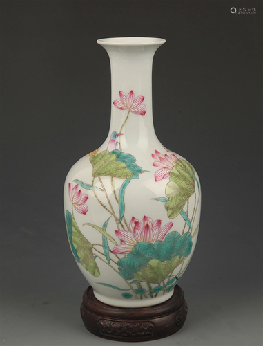 RARE FAMILLE ROSE LOTUS AND BIRD PATTERN VASE