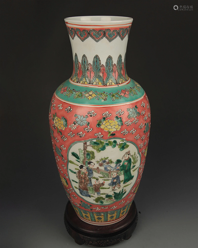 FAMILLE VERTE STORY PAINTED GUAN YIN PORCELAIN VASE