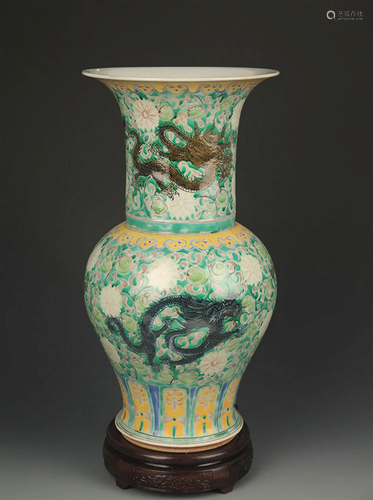 SAN CAI COLOR DRAGON PAINTED PORCELAIN VASE