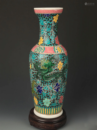 A FAMILLE VERTE DRAGON PAINTED LARGE VASE