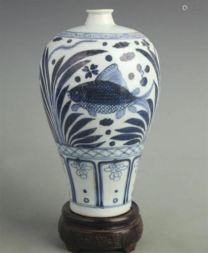 BLUE AND WHITE FISH PATTERN MEI STYLE VASE