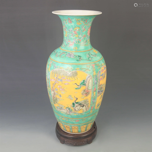 A GREEN GROUND ANIMAL PATTERN PORCELAIN VASE