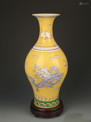 A YELLOW GROUND FAMILLE ROSE DRAGON PATTERN VASE