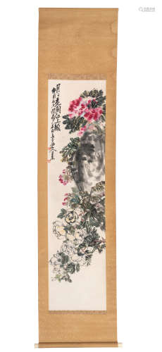 王震（1921年作） 月月花开红上颊 纸本设色 立轴