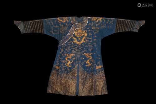 Qing Dynasty, Lanterna gauze plate gold Dragon robe (source:...