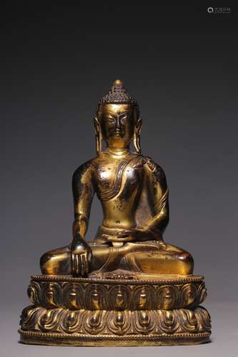 Sitting statue of Sakyamuni with bronze gilt in Qing Dynasty