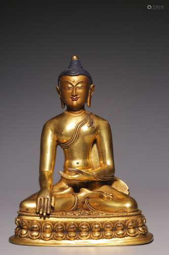 Sitting statue of Sakyamuni with bronze gilt in Qing Dynasty