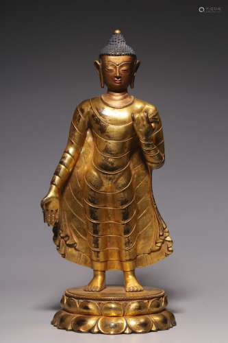 A bronze gilded tathagata in qing Dynasty
