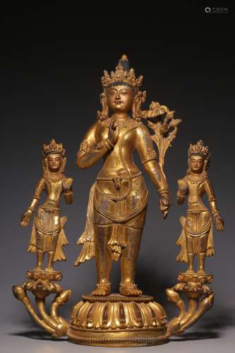 In the Qing Dynasty, the bronze gilt Buddha statue of Guanyi...