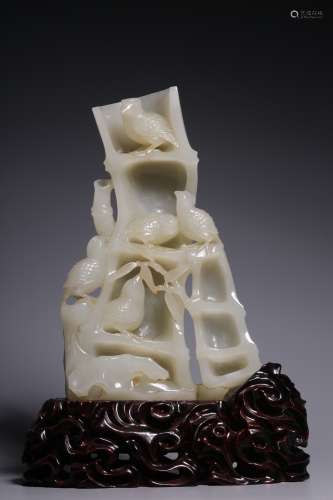 In the Qing Dynasty, Hetian white jade lived and worked in p...