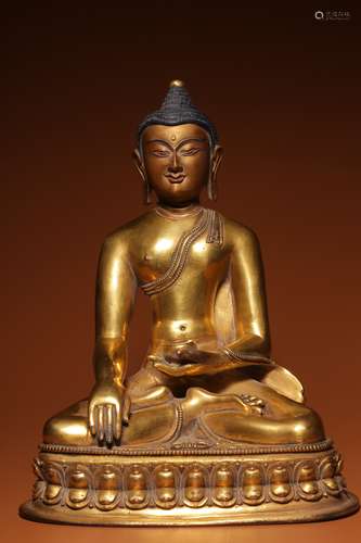 Sitting statue of Sakyamuni with bronze gilt in Qing Dynasty