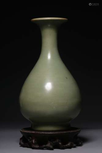Longquan plum green glaze jade pot spring bottle