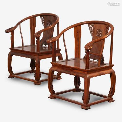 A PAIR OF CHINESE HUALI HORSESHOE-BACK ARMCHAIRS 20TH-21ST C...