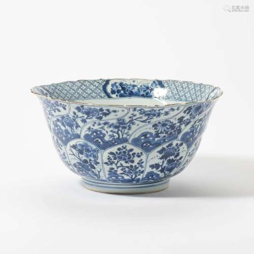 A LARGE CHINESE BLUE AND WHITE BOWL KANGXI PERIOD (1662-1722...
