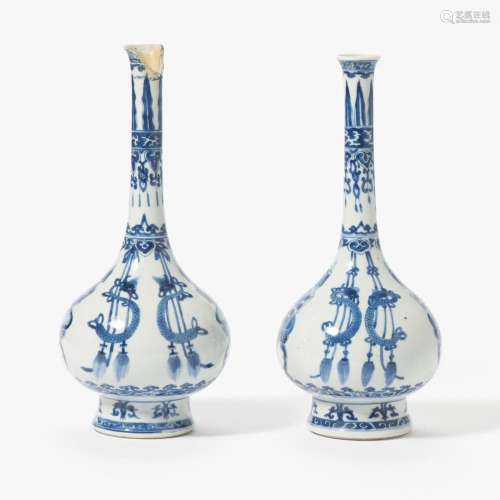 A PAIR OF CHINESE BLUE AND WHITE BOTTLE VASES KANGXI PERIOD ...