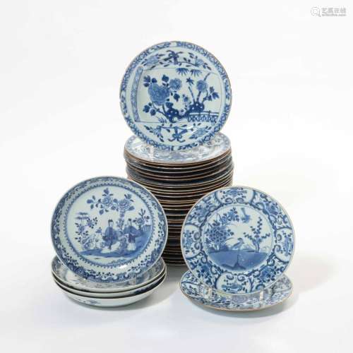 A SET OF CHINESE BLUE AND WHITE PLATES QIANLONG PERIOD (1736...