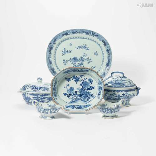 A COLLECTION OF CHINESE BLUE AND WHITE PORCELAIN QIANLONG PE...